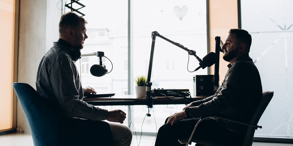 Aufnahme mit zwei Partnern zu einem Podcast